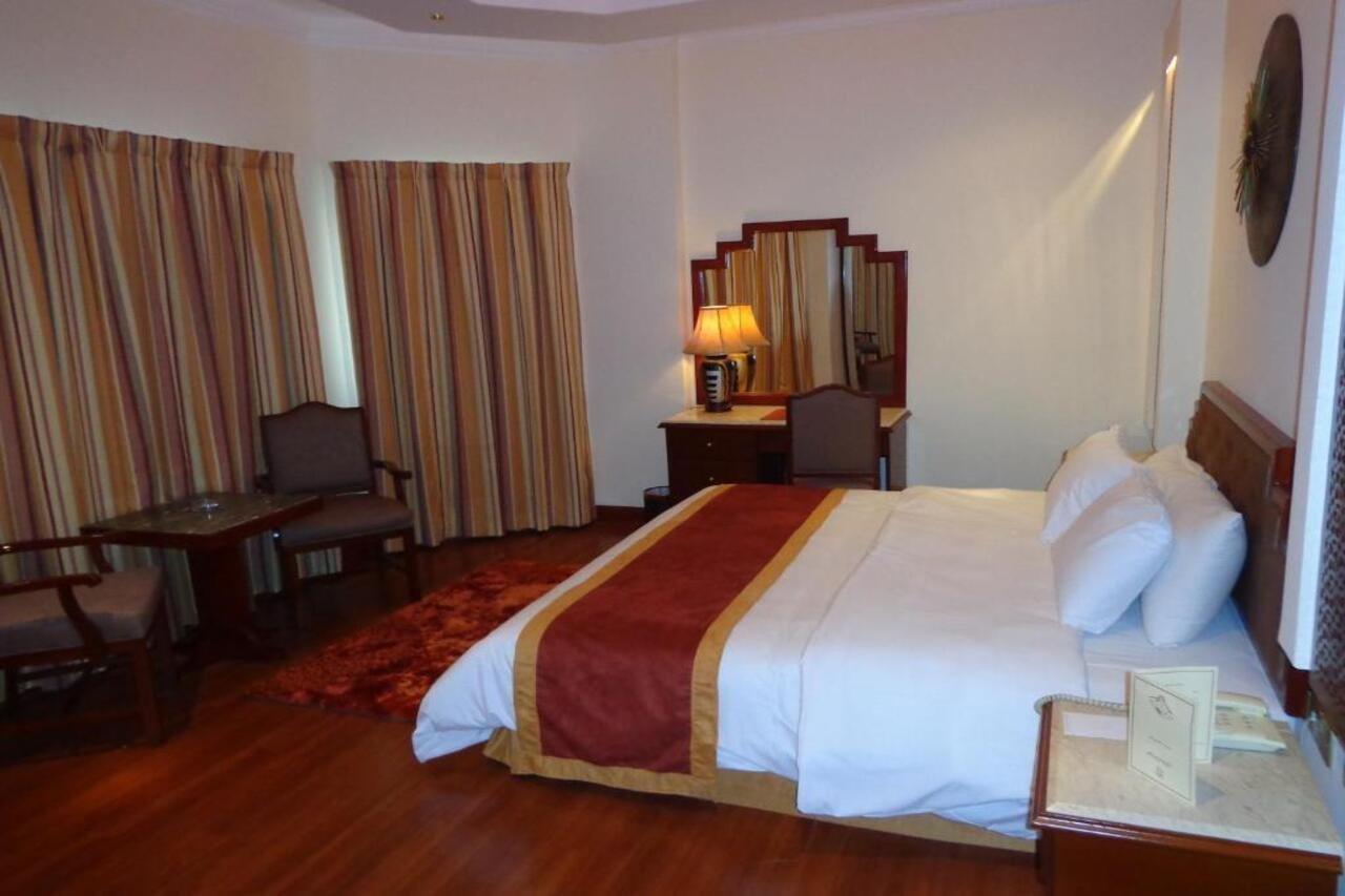 Bahrain Carlton Hotel Manama Exteriör bild