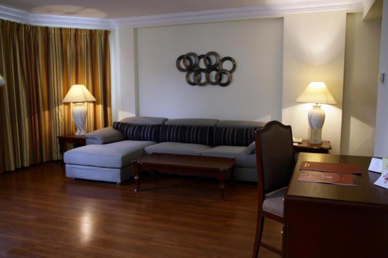 Bahrain Carlton Hotel Manama Exteriör bild