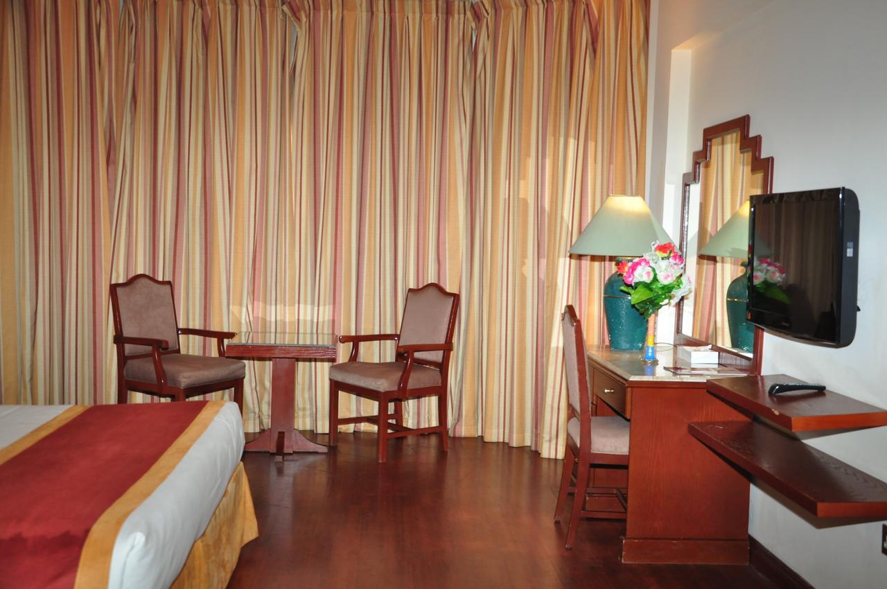 Bahrain Carlton Hotel Manama Exteriör bild