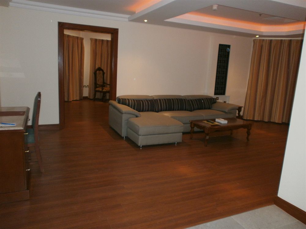Bahrain Carlton Hotel Manama Exteriör bild